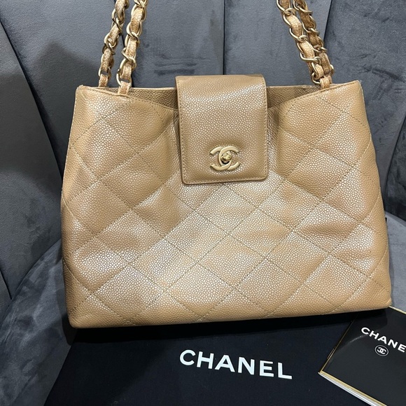 Rare CHANEL Kelly Iridescent Caviar Tote Shopper Bag - Picture 3 of 17